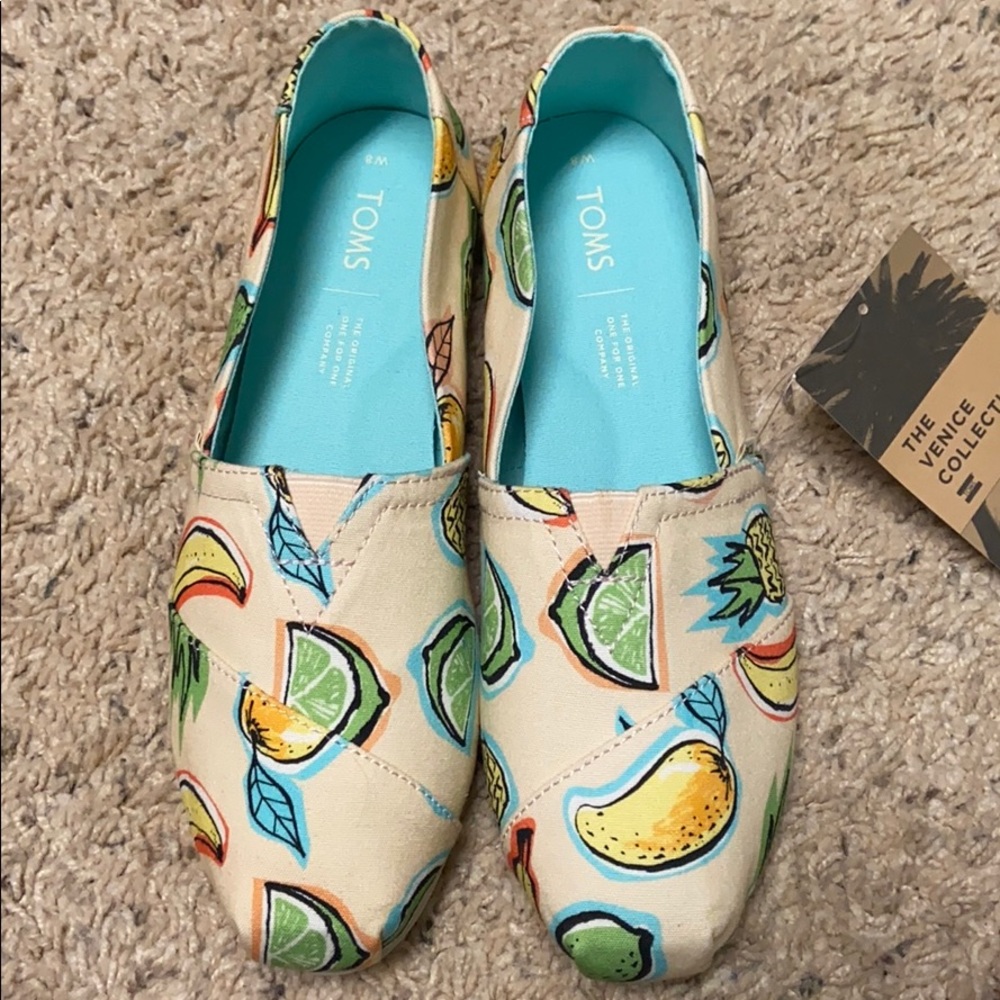 Toms - Picture 2 of 4